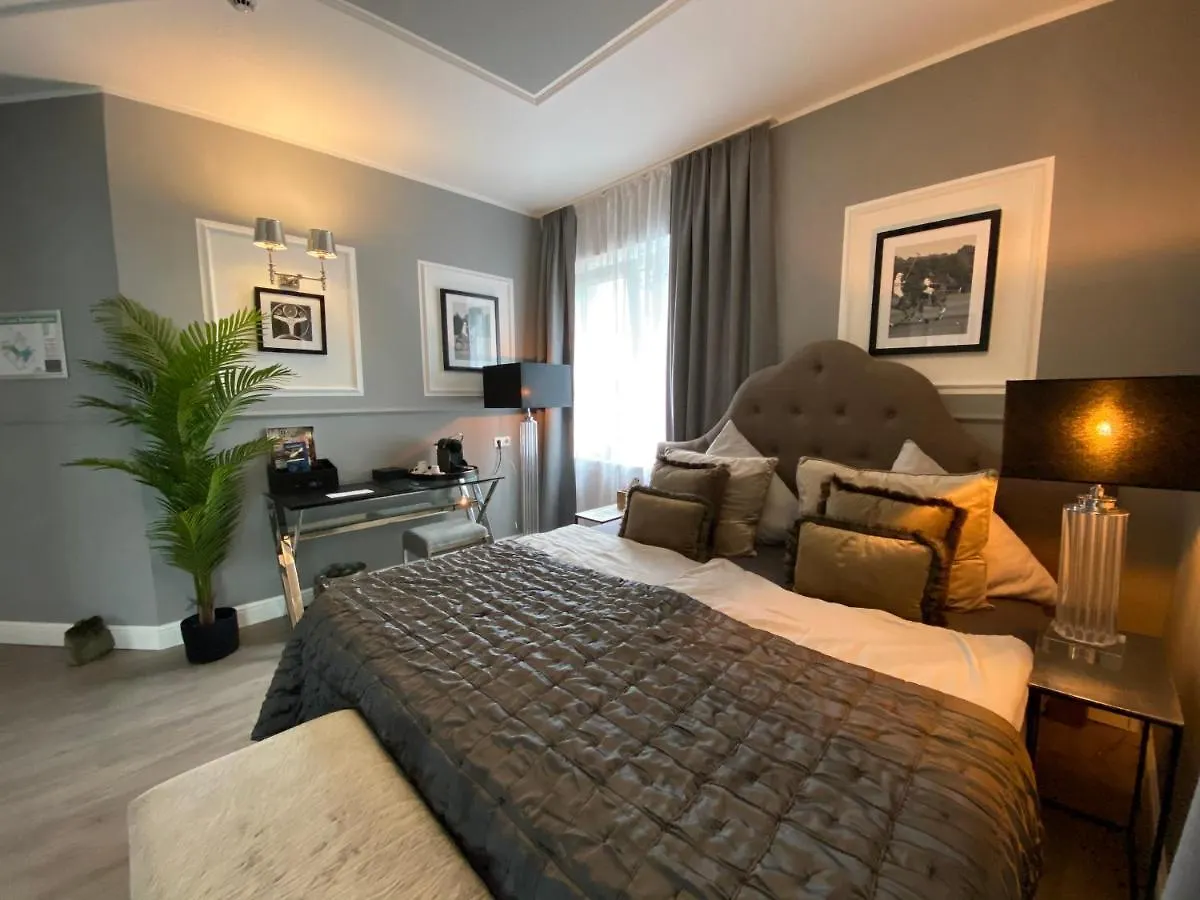 Boutique Hotel Villa Sarah Düsseldorf 4*,